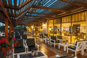 A seating area at Hotel Turan Prince - Ex Sentido Turan Prince
