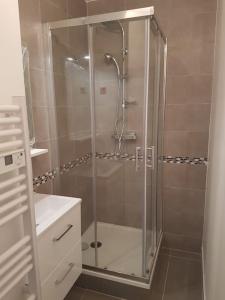 a shower with a glass door in a bathroom at Shiny Compiègne Logement Entier in Compiègne