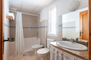 Koupelna v ubytování Apartamentos Mundaka Albir