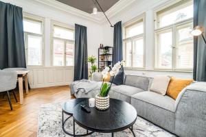 Posezení v ubytování Luxurious 3bed very spacious apt in the best area