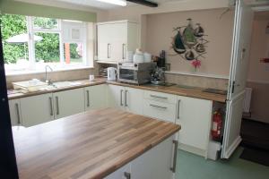 A kitchen or kitchenette at Tudor Lodge Hotel