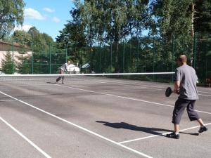 Tenis alebo squash v ubytovaní Ernesta Club Lipno alebo jeho okolí