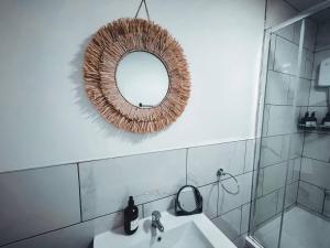 a bathroom with a mirror and a sink at Market Haven Deluxe Studios Town centre with Netflix, Business & Leisure Travellers in Northampton