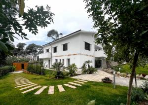 Сад в Pinea b&b