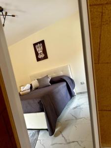 a bedroom with a bed in a room at L’Angolo Degli Dei in Agrigento