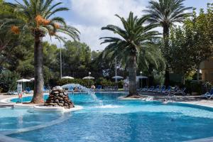 The swimming pool at or close to Sagitario Playa