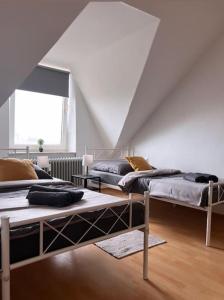 a room with two bunk beds in a attic at Zentral gelegene Appartement. in Gelsenkirchen