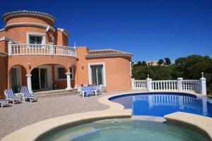 The swimming pool at or close to Villa Redonda I