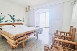 een slaapkamer met een groot houten bed en een raam bij Home in BoholPhilippinesVilla Santorino in Lila