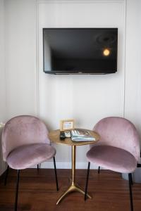 TV a/nebo společenská místnost v ubytování YOU & CO. J. Botánico Boutique