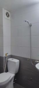 Um banheiro em New Nhat Minh HomeStay