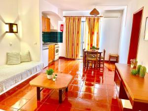 Μια τηλεόραση ή/και κέντρο ψυχαγωγίας στο Resort Albufeira T1, Praia da Oura