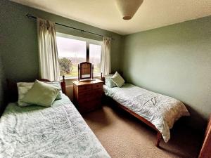 Postel nebo postele na pokoji v ubytování Ballinskelligs Coastal Sanctuary