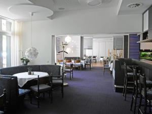 a dining room with tables and chairs in a restaurant at Hotel-Restaurant Thomsen in Delmenhorst