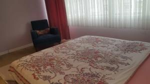 a bedroom with a bed and a chair at Samlife Apart in Samsun