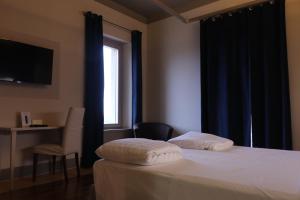 A bed or beds in a room at Borgo Santa Giulia