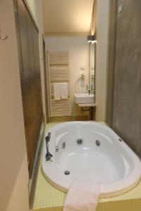 A bathroom at Borgo Santa Giulia