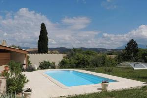 Bassein majutusasutuses Villa charmante à Saint-Maurice-sur-Eygues avec piscine privée või selle lähedal
