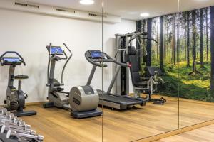 Fitness centrum a/nebo fitness zařízení v ubytování AlpenParks Hotel & Apartment Taxacher