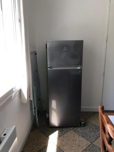a refrigerator in the corner of a kitchen at Petite Maison en Provence in Arles