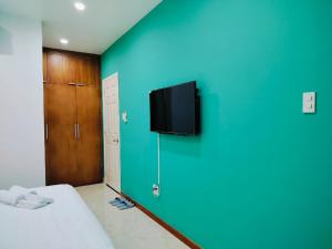 TV a/nebo společenská místnost v ubytování Adventure Hotel