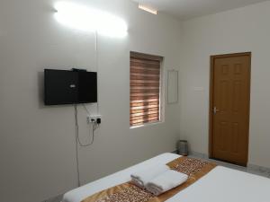 TV a/nebo společenská místnost v ubytování Greenview Royal Stay Near Amrita Hospital Edappally