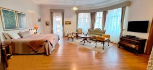 a bedroom with a bed and a table and a tv at Hotel La Casona in Cuenca