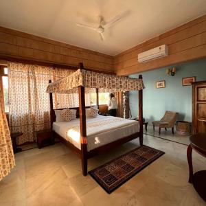 A bed or beds in a room at RAGHVENDRA HERITAGE