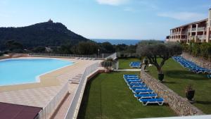 a resort with lounge chairs and a swimming pool at appart 6 pers vue mer classé 3* in Saint-Raphaël
