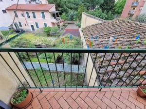 a balcony with a view of a yard with a garden at Allori in Florence