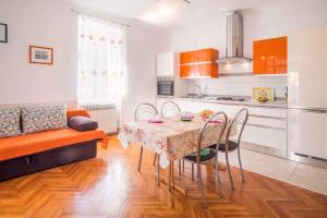 Kuchyň nebo kuchyňský kout v ubytování Apartment in Vrbnik - Insel Krk 45254