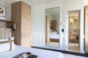 Hotel Royal-Riviera客房内的一张或多张床位