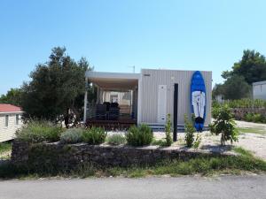 Fotografie z fotogalerie ubytování Two Roses Mobile Home v destinaci Jezera
