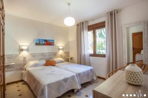 A bed or beds in a room at VH CostaBlanca - AMOR DEL SUR Még 31 kép