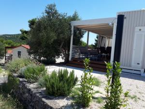 Fotografie z fotogalerie ubytování Two Roses Mobile Home v destinaci Jezera