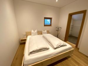 Posteľ alebo postele v izbe v ubytovaní AlpenApart Montafon - Appartement Grabi