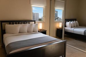 Postel nebo postele na pokoji v ubytování Ciqala Suites Hotel - San Juan + 37 fotografií