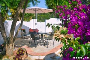 A garden outside VH CostaBlanca - AMOR DEL SUR