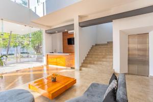 a living room with a couch and a table at WinDay Hotel Express in Veracruz