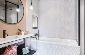 A bathroom at Modern house near the ocean