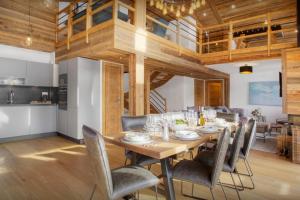 A kitchen or kitchenette at Chalet Behansa - OVO Network