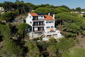 Το κτήριο όπου στεγάζεται  η παραθεριστική κατοικία