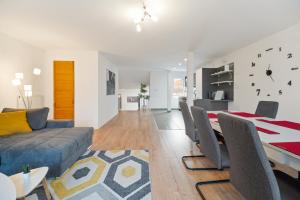 a living room and dining room with a couch and a table at City Center Maisonette Apartment für 8 Personen in Weimar