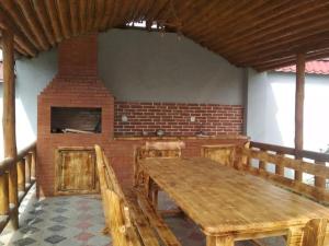 um quarto com uma mesa de madeira e uma parede de tijolos em ВИЛЛА / VILLA em Gabala