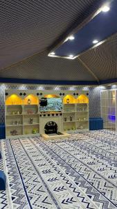 a room with yellow helmets and a tile floor at شاليه الرتيل in Ash Shuwaybiţ