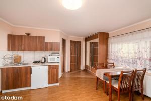 a kitchen and dining room with a table and chairs at Apartament Rubinowy in Polanica-Zdrój