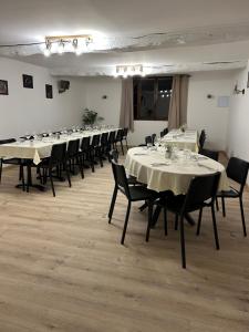 Restaurace v ubytování Hôtel Comme chez soi + 8 fotografií