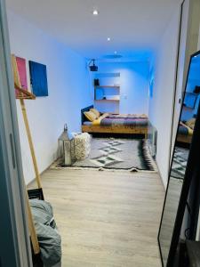 Llit o llits en una habitació de Sottotetto grazioso St.Moritz