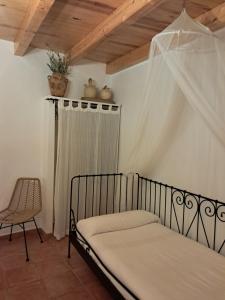 Postel nebo postele na pokoji v ubytování CASA RURAL RUTA DEL AGUA 4 hab al lado Monasterio de Piedra