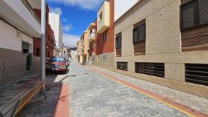 a car parked on a street next to a building at Escapada al Sur in Morro del Jable +4 photos
